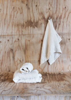 Roots Living Waffle Kylpypyyhe, 85 X 160 Cm, Luonnonvärinen -Frama Myymälämyynti roots living waffle linen towels natural 3940
