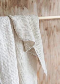 Roots Living Waffle Kylpypyyhe, 85 X 160 Cm, Luonnonvärinen -Frama Myymälämyynti roots living waffle linen towels natural 3984